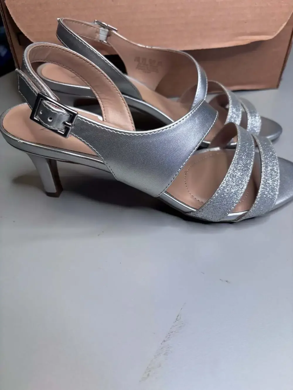 Naturalizer Women's Metallic Silver Glitter Slingback Dress Sandals size 8.5